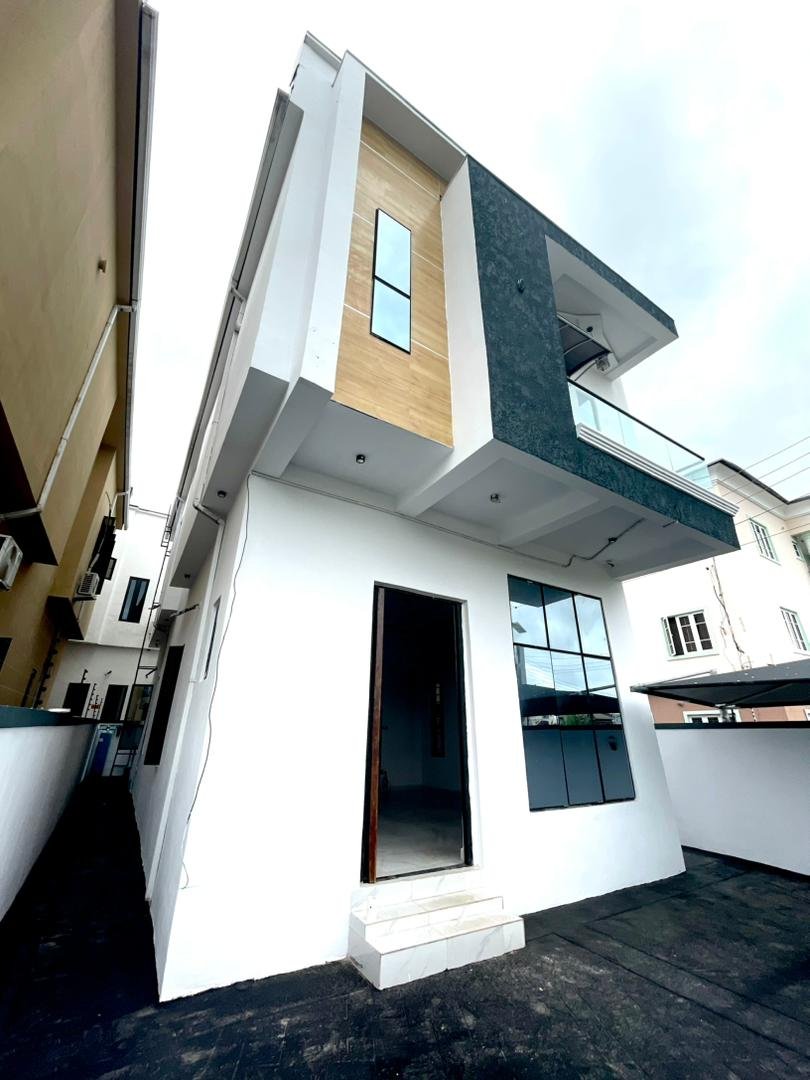 Fully Detached 4-Bedroom duplex with BQ